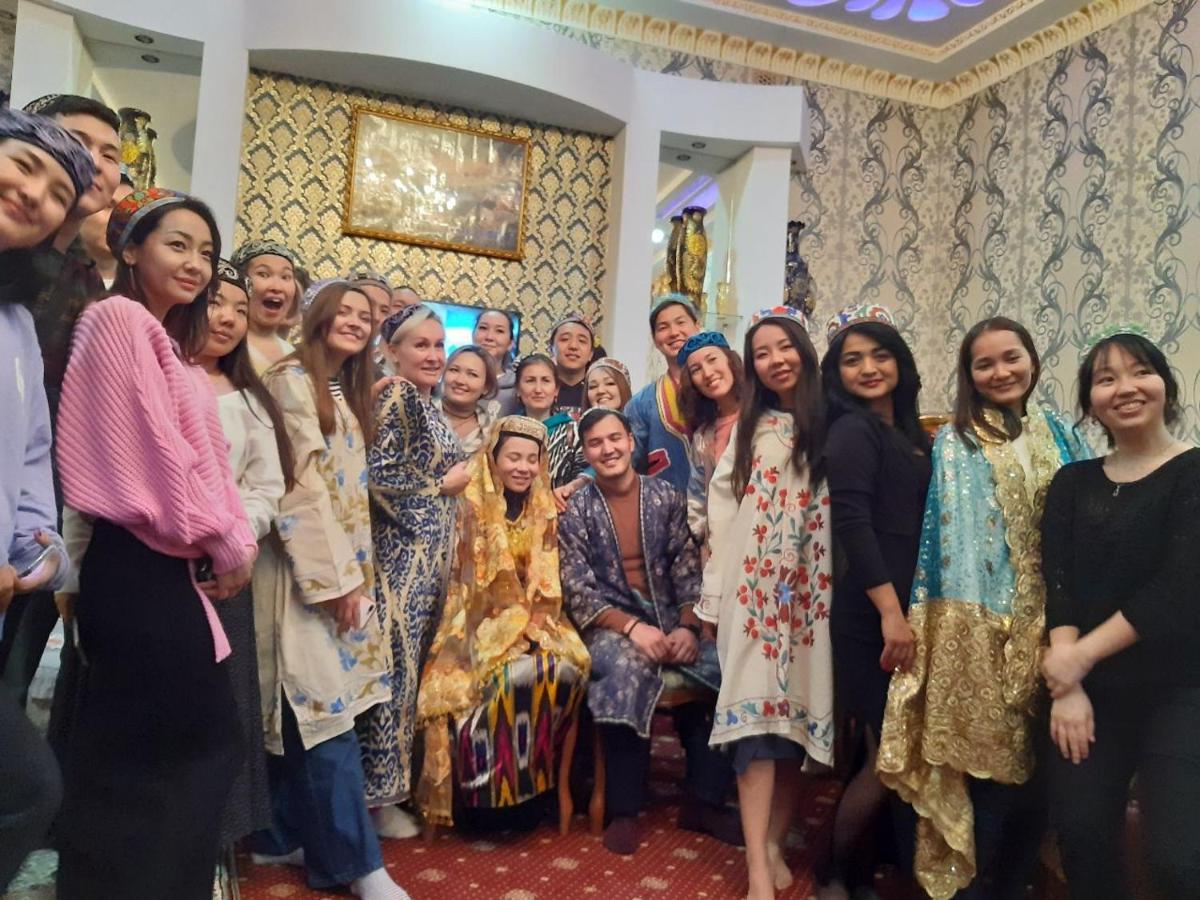 Hotel Rizqiro'Z Boutique بخارى المظهر الخارجي الصورة