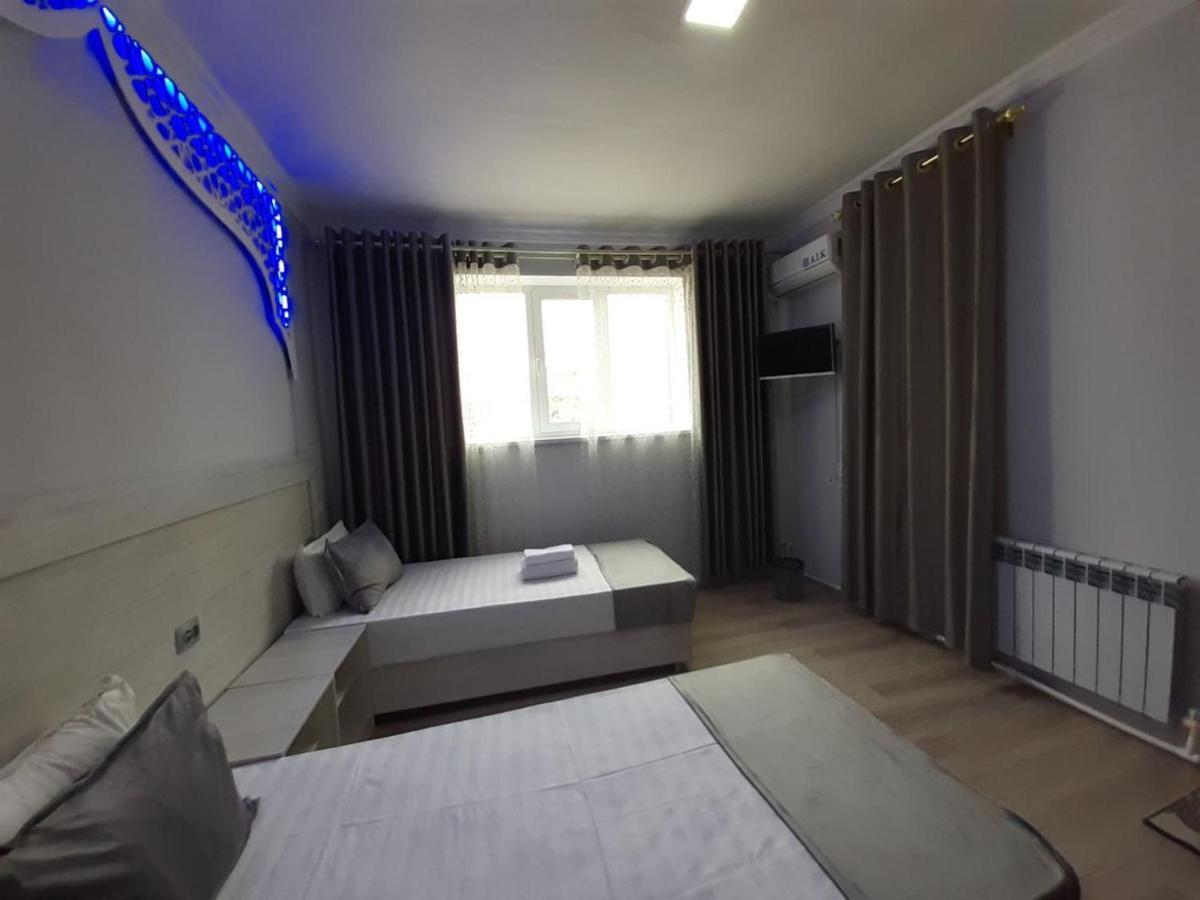 Hotel Rizqiro'Z Boutique بخارى الغرفة الصورة