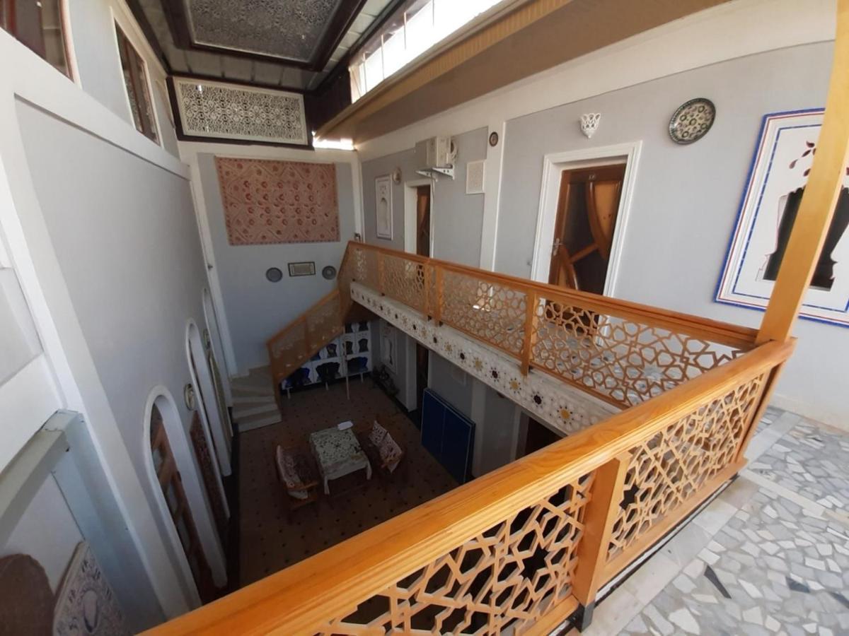 Hotel Rizqiro'Z Boutique بخارى المظهر الخارجي الصورة