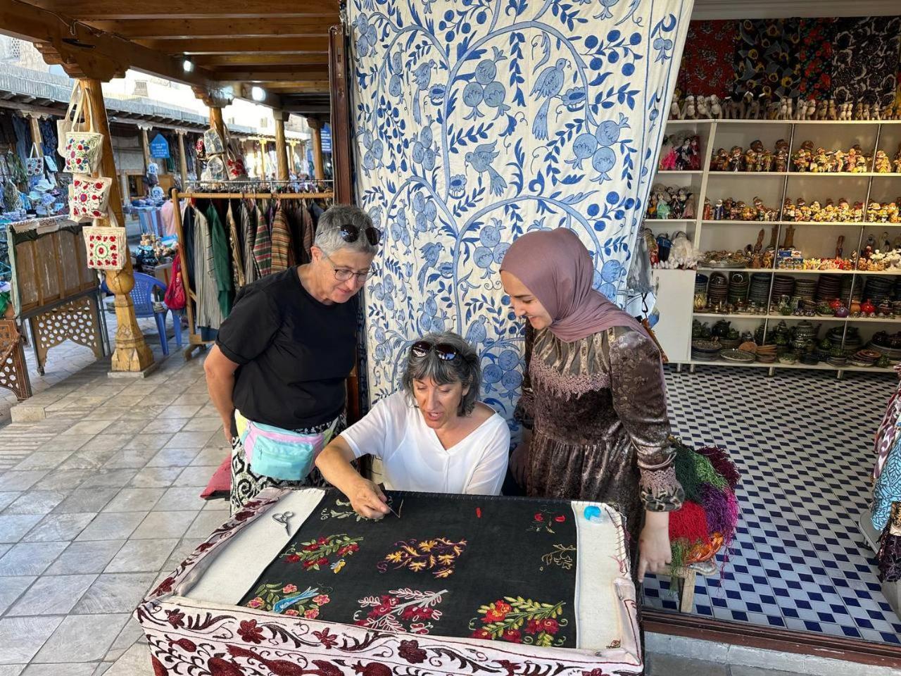 Hotel Rizqiro'Z Boutique بخارى المظهر الخارجي الصورة