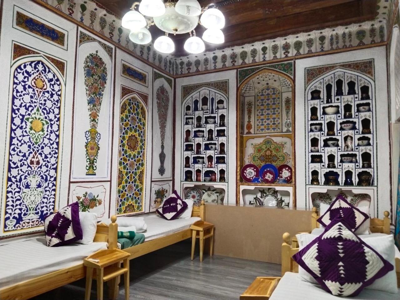 Hotel Rizqiro'Z Boutique بخارى المظهر الخارجي الصورة