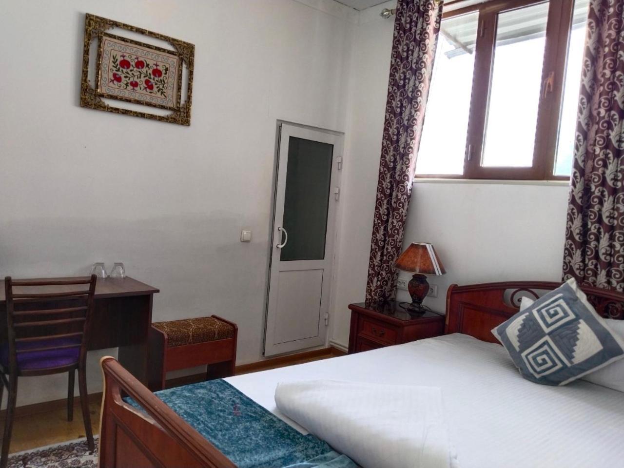 Hotel Rizqiro'Z Boutique بخارى المظهر الخارجي الصورة