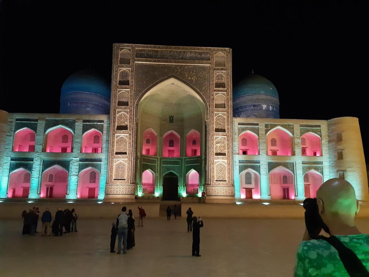 Hotel Rizqiro'Z Boutique بخارى المظهر الخارجي الصورة